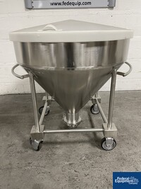 Image of 30 Cu Ft Utensco Transport Totes 02