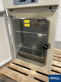 Image of Forma Scientific 3110 C02 Incubator 08