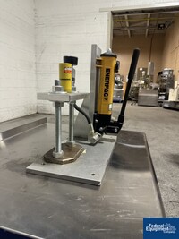 Image of GlobePharma Single Station Tablet Press 05