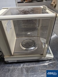 Image of AND Analytical Balance, Model HR-200 05