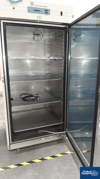 Image of Thermo Scientific 3950 Large-Capacity Reach-In CO2 Incubator 03