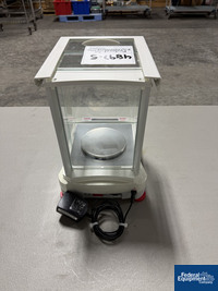 Image of Ohaus Adventurer Balance Scale, model AX423/E 04