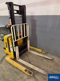 Image of Yale Electric Walk Behind Pallet Lift 06