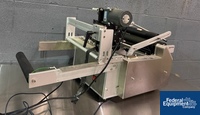 Image of Round Bottle Llabeler 02