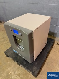Image of Eppendorf New Brunswick refrigerated, incubator shaker 04