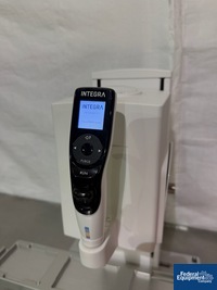 Image of Integra handheld electronic pipette 04