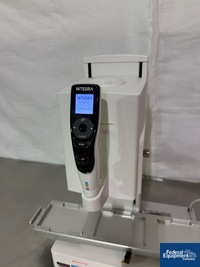 Image of Integra handheld electronic pipette 02