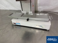 Image of Integra handheld electronic pipette 03