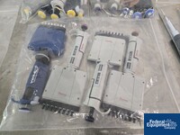 Image of Lot of Single- and Multichannel Laboratory Pipettes 02