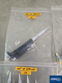 Image of Lot of Single- and Multichannel Laboratory Pipettes 04