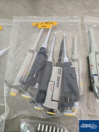 Image of Lot of Single- and Multichannel Laboratory Pipettes 05