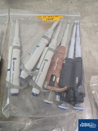 Image of Lot of Single- and Multichannel Laboratory Pipettes 06