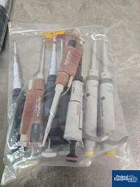 Image of Lot of Single- and Multichannel Laboratory Pipettes 07