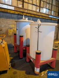 Image of (2) Poly Tanks on Legs 02