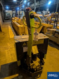 Image of Clark electric pallet runner 05